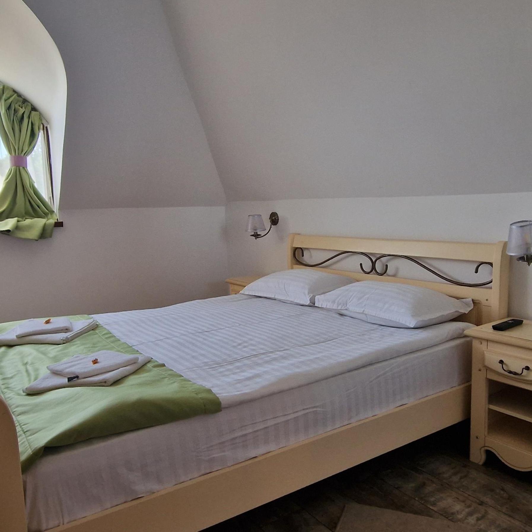 Provence Suceava Hotel Exterior photo
