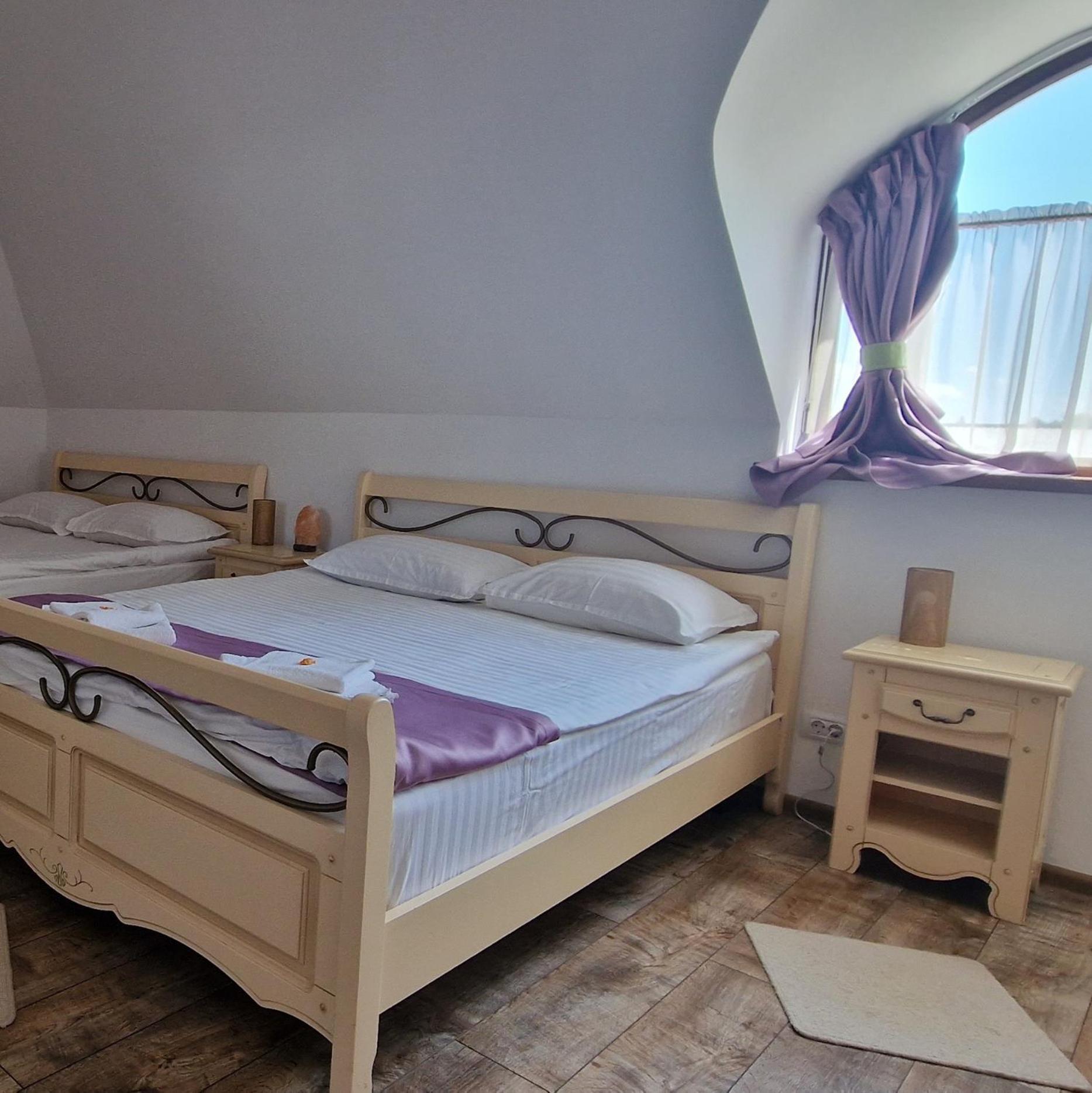 Provence Suceava Hotel Exterior photo