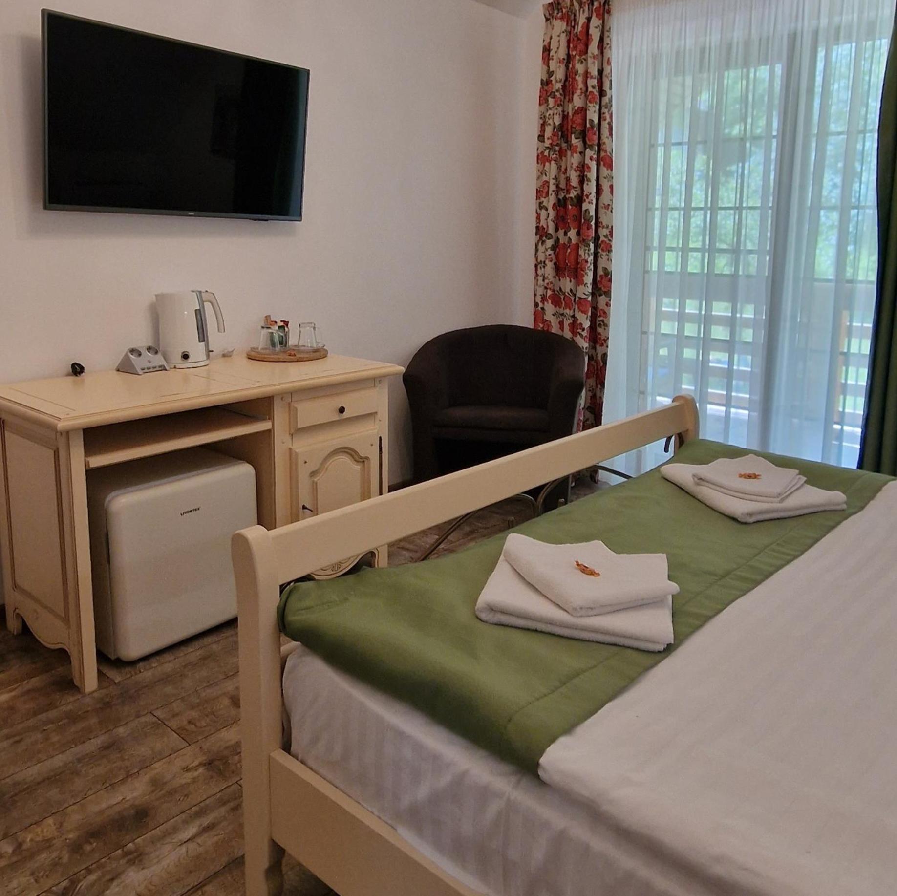 Provence Suceava Hotel Exterior photo