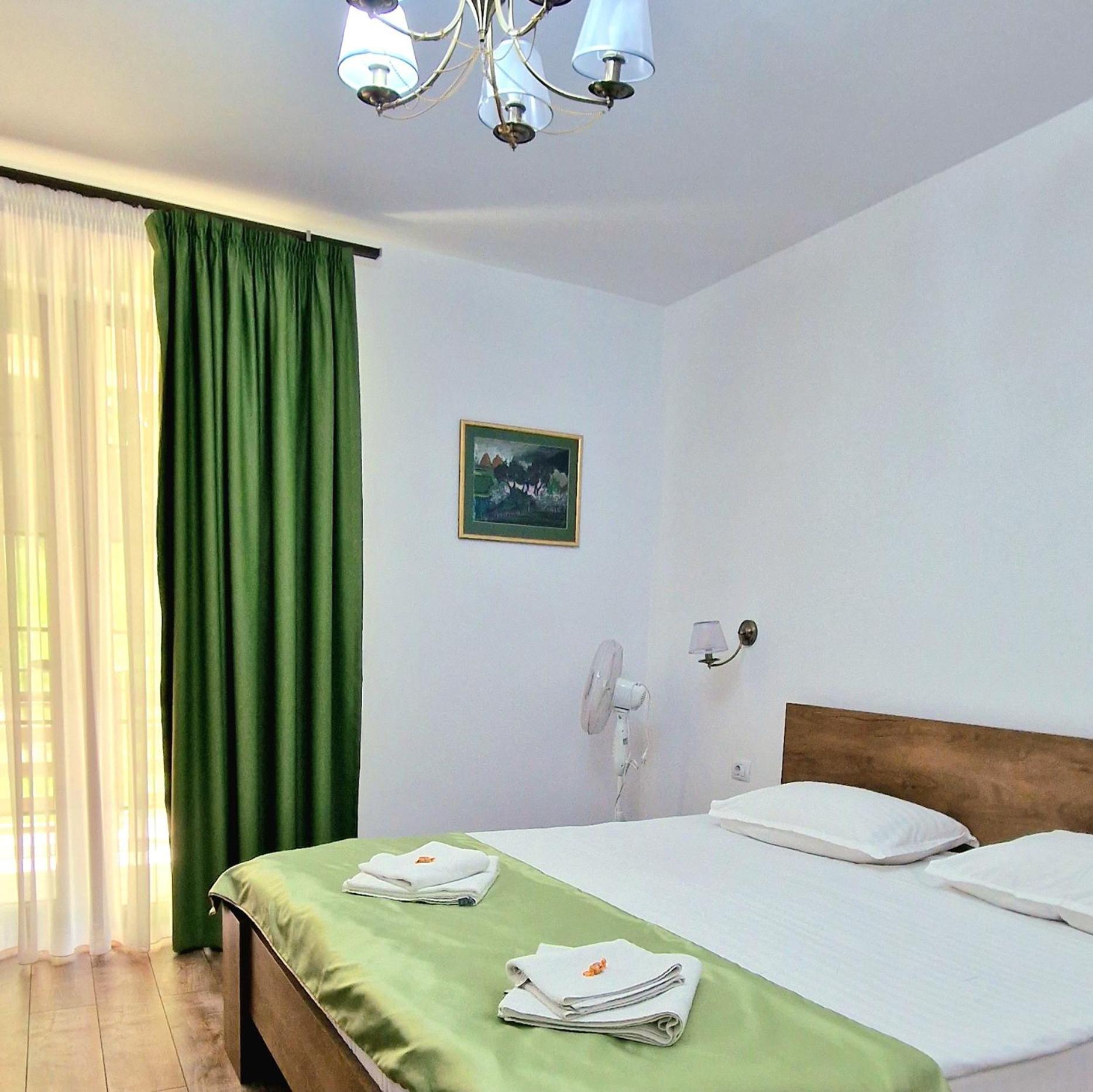Provence Suceava Hotel Exterior photo