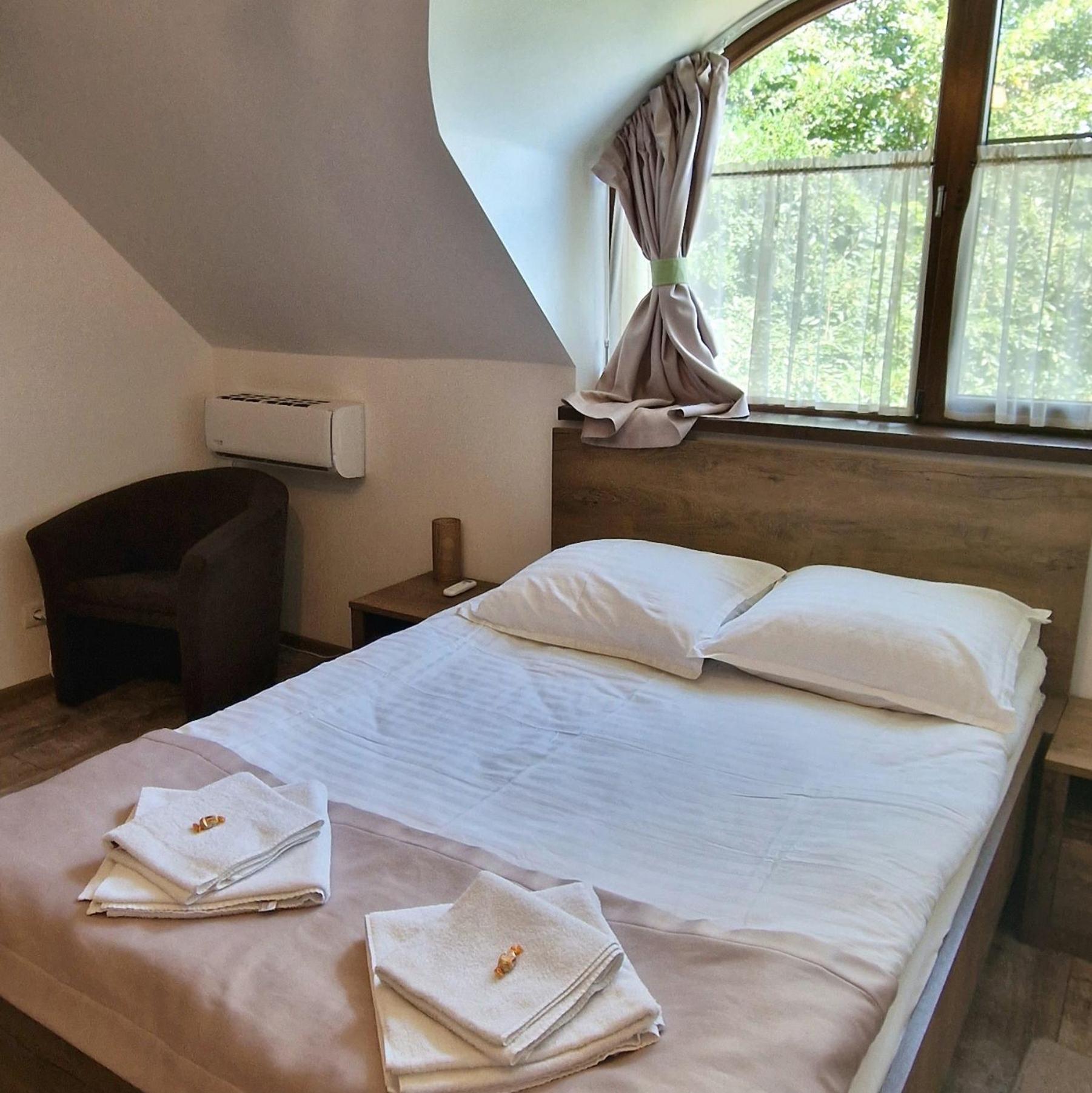 Provence Suceava Hotel Exterior photo